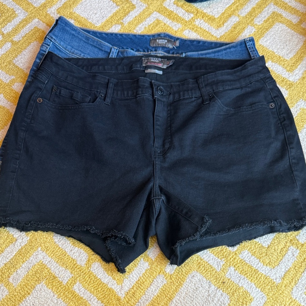 Torrid bundle 2) shorts Black and Blue Jean Shorts black raw hemline size 18